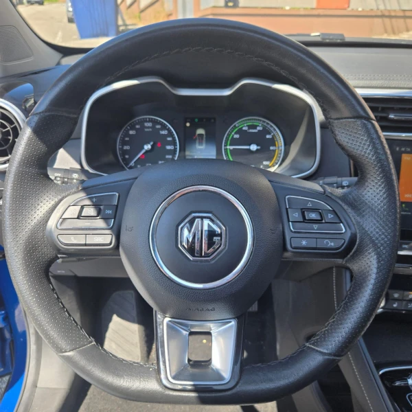 MG ZS 44.5 kWh Luxury 12