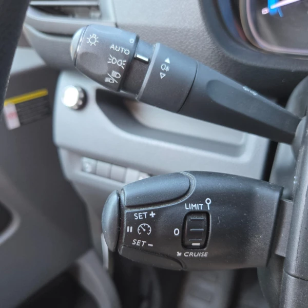 Peugeot e-Expert 75 kWh Semi-Vidrado Premium Standard 11