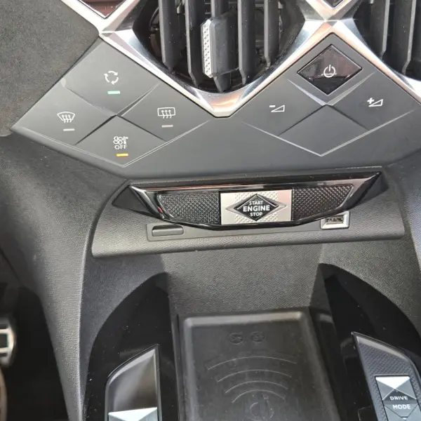 DS DS3 Crossback E-TENSE PERFORMANCE LINE 21