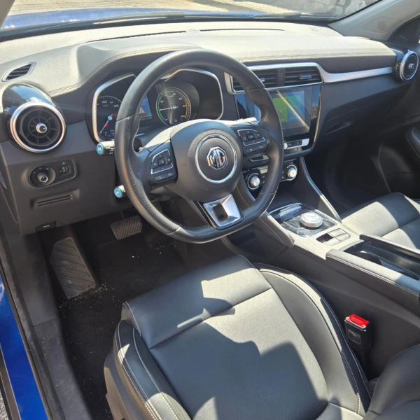 MG ZS 44.5 kWh Luxury 9