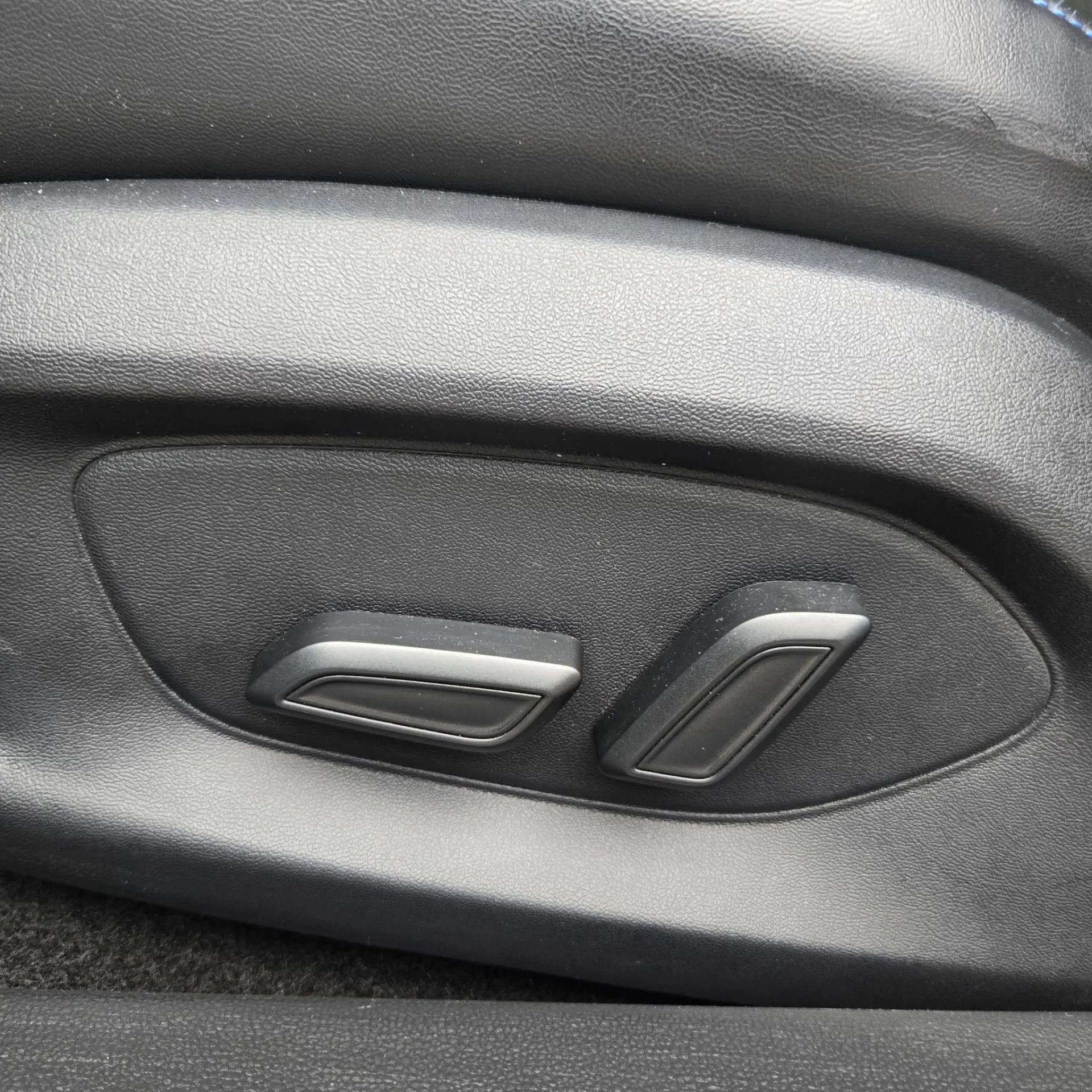 MG MG4 64 KW Luxury 19