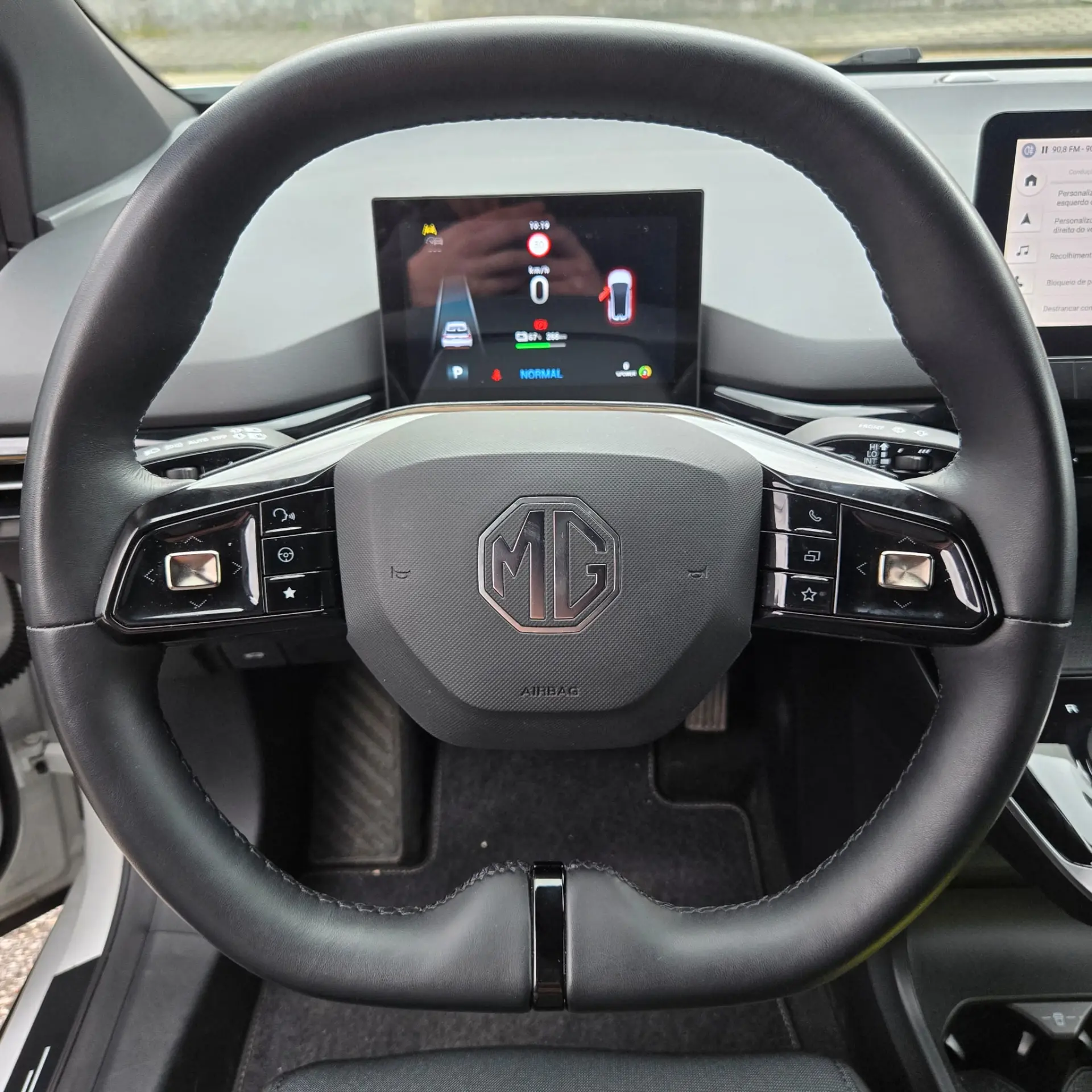 MG MG4 64 KW Luxury 10