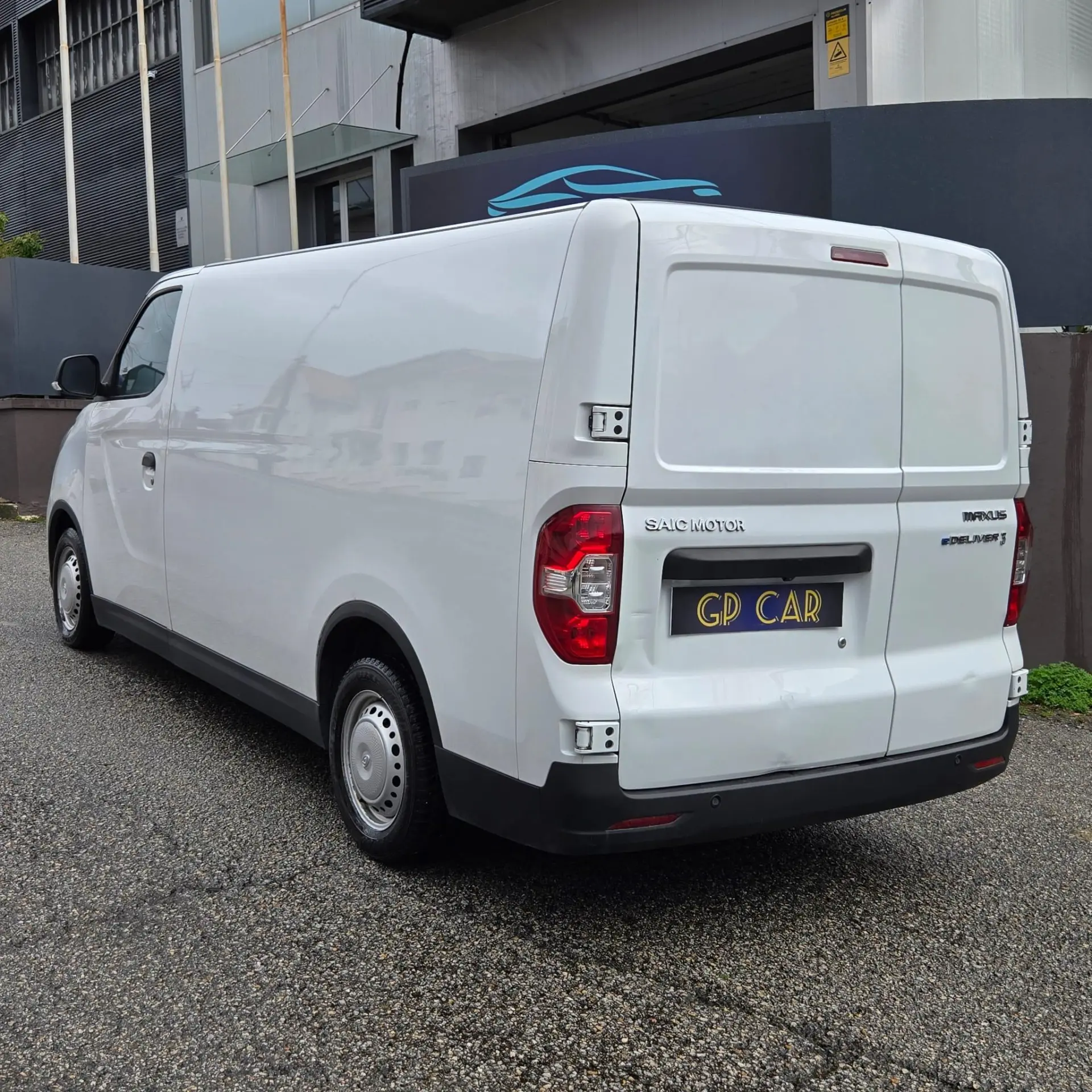 Maxus eDeliver 9 3