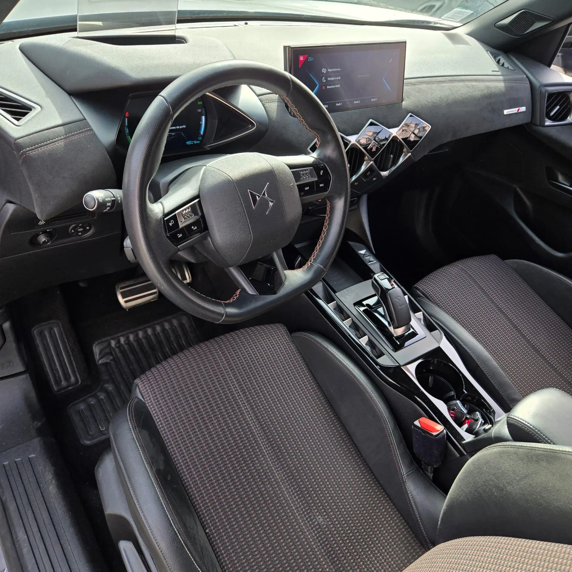DS DS3 Crossback E-TENSE PERFORMANCE LINE 9