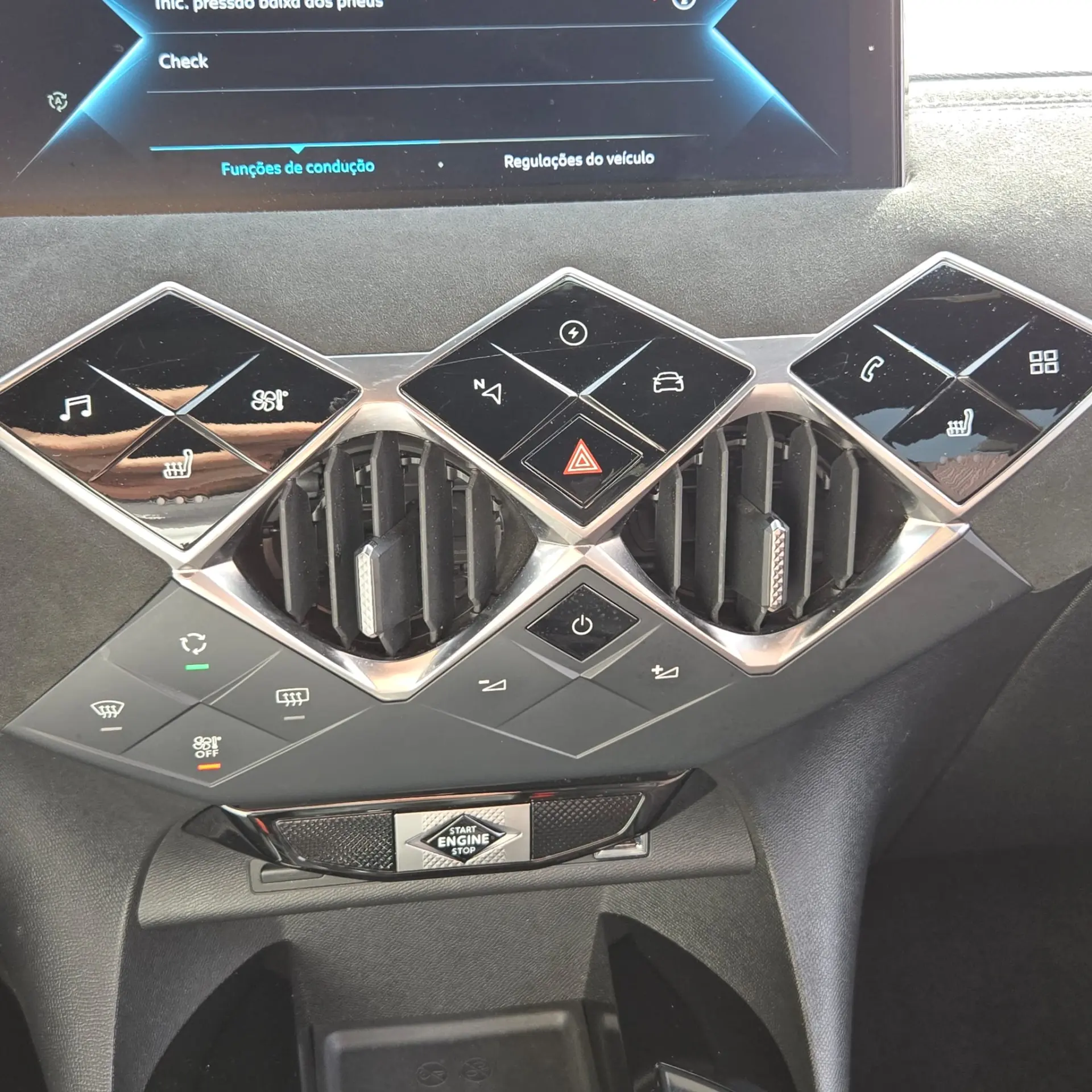 DS DS3 Crossback E-TENSE PERFORMANCE LINE 13