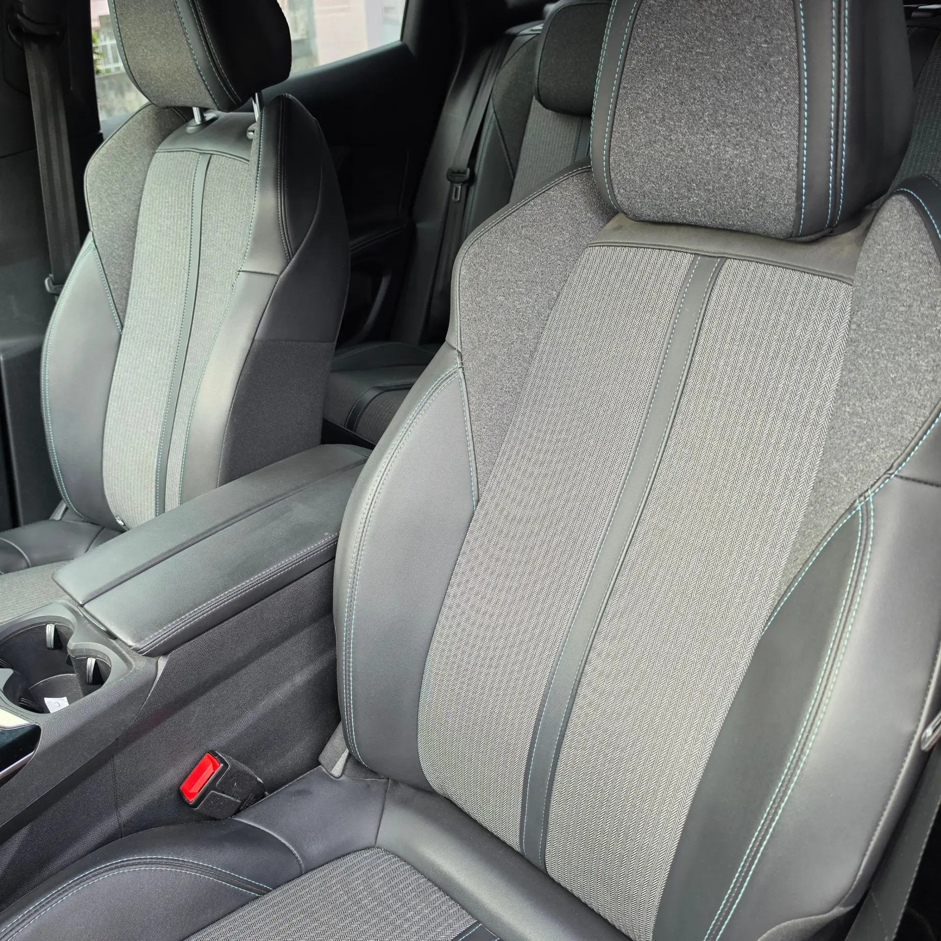 Peugeot 3008 1.6 Hybrid Allure Pack e-EAT8 12
