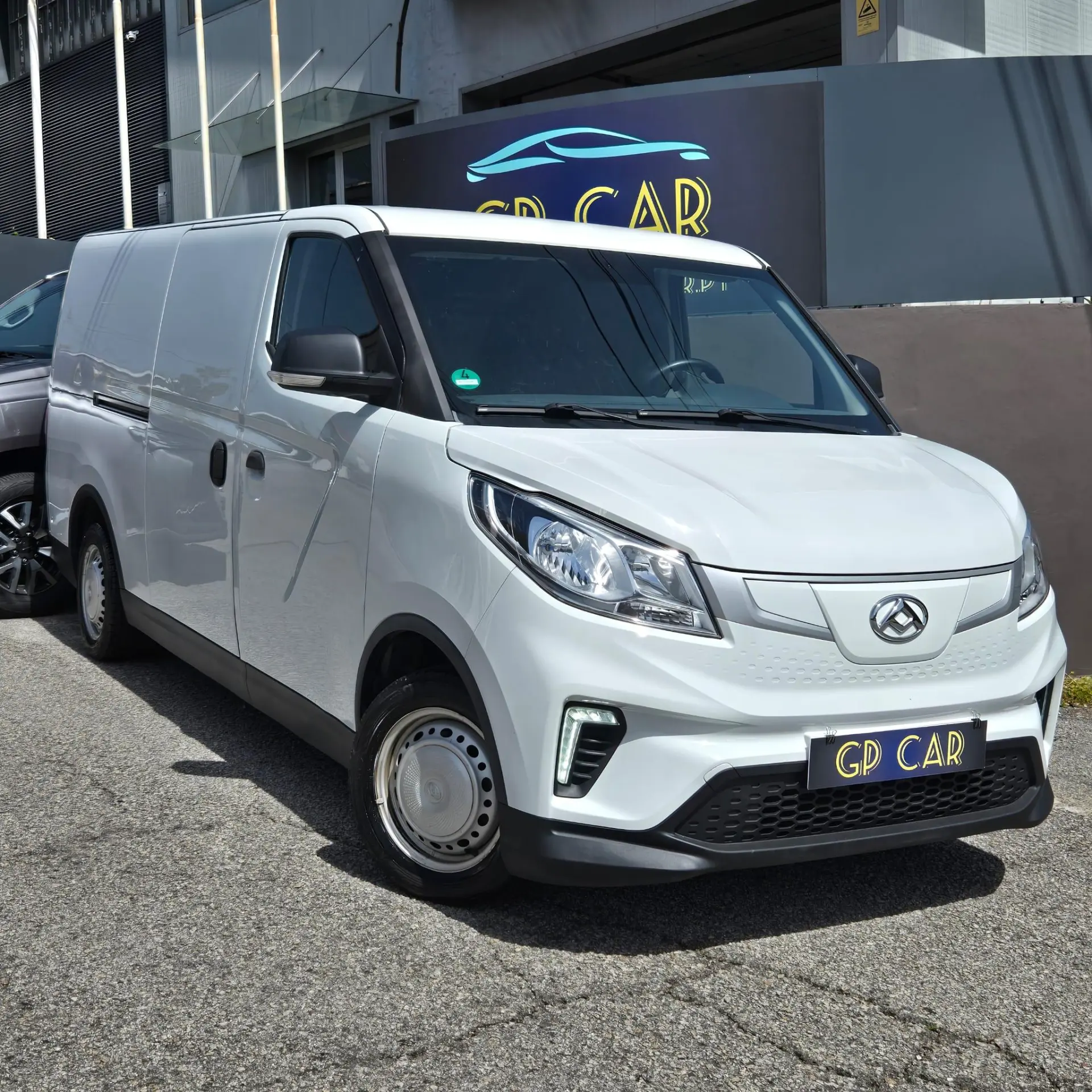 Maxus eDeliver 3 L2H1 1