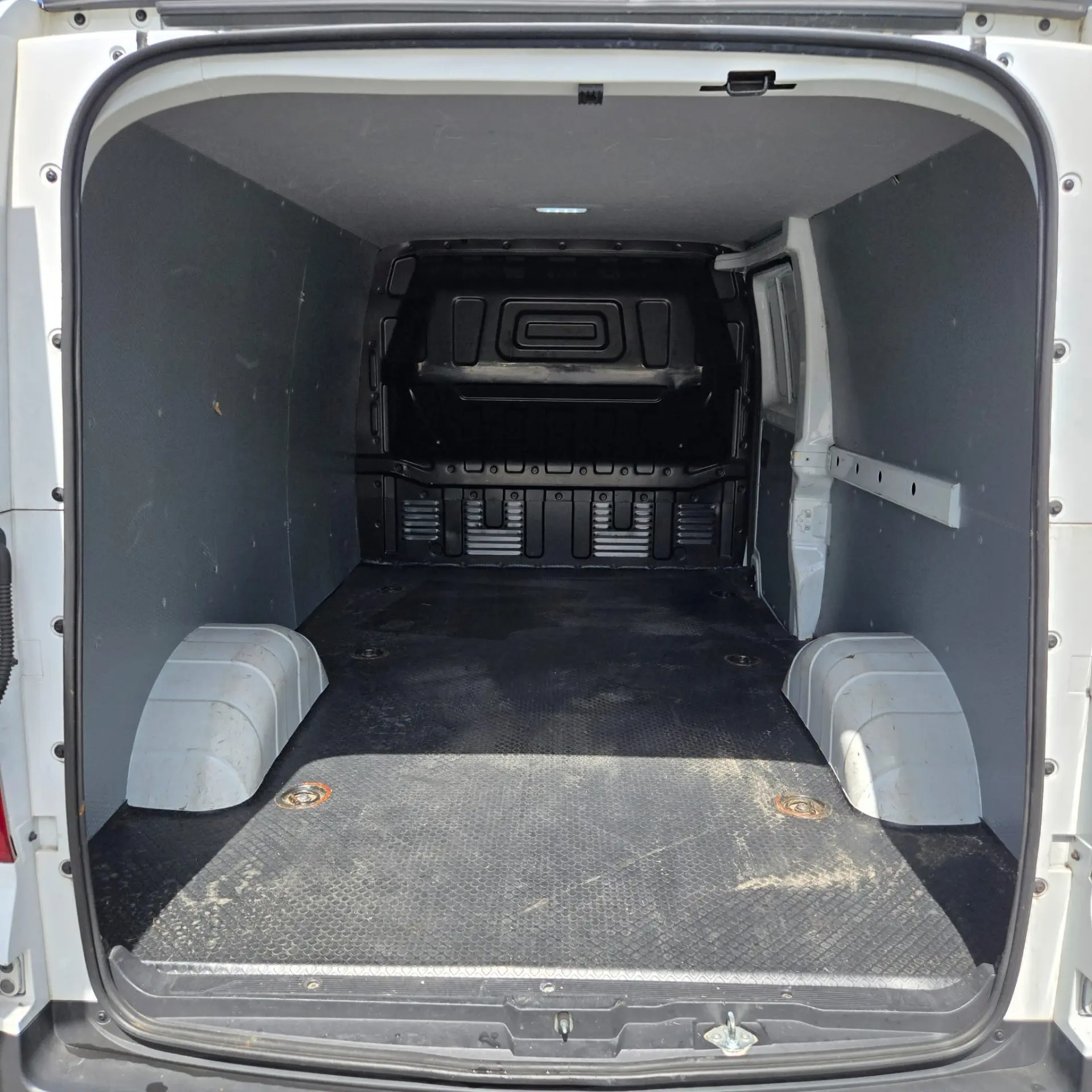 Maxus eDeliver 3 L2H1 19