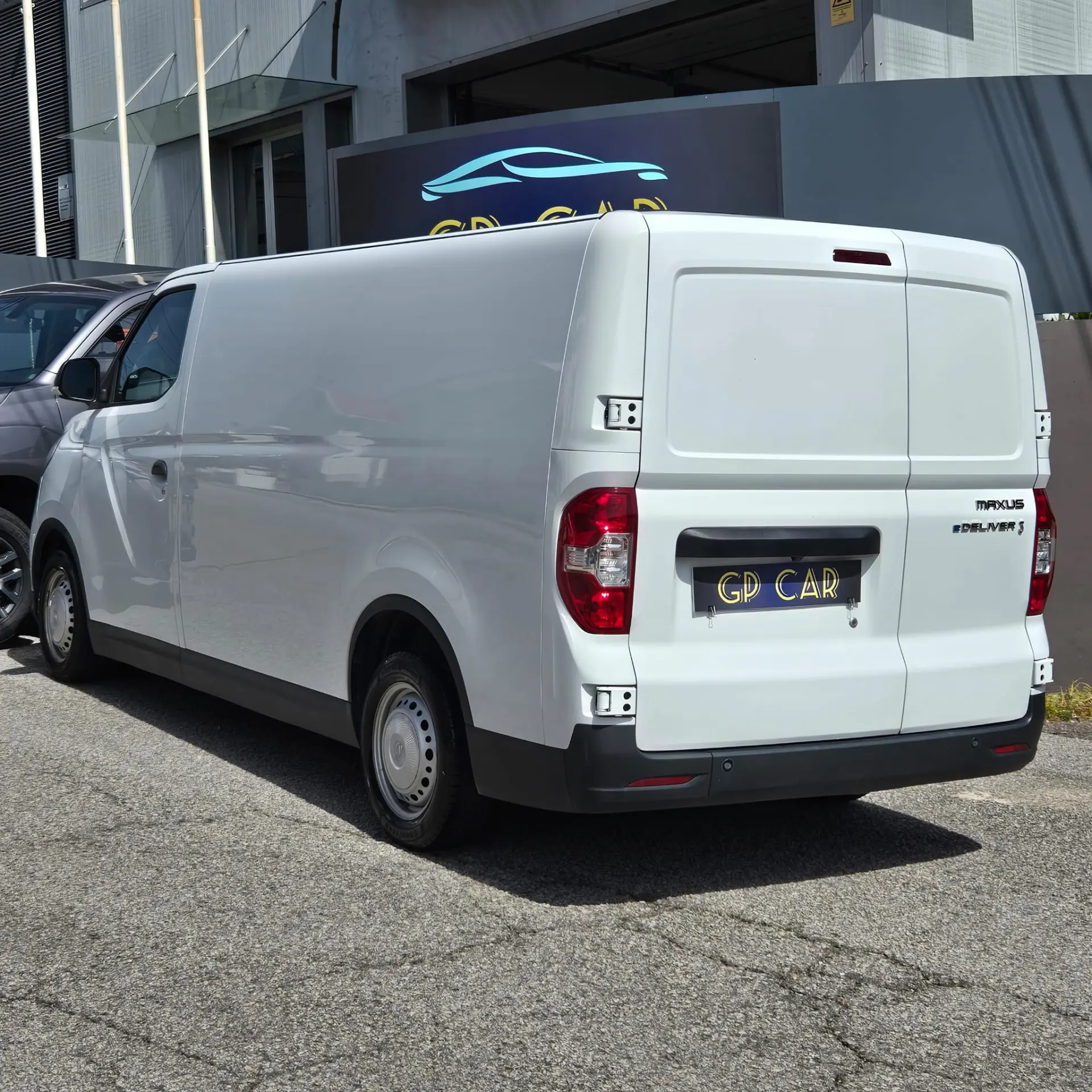 Maxus eDeliver 3 L2H1 4