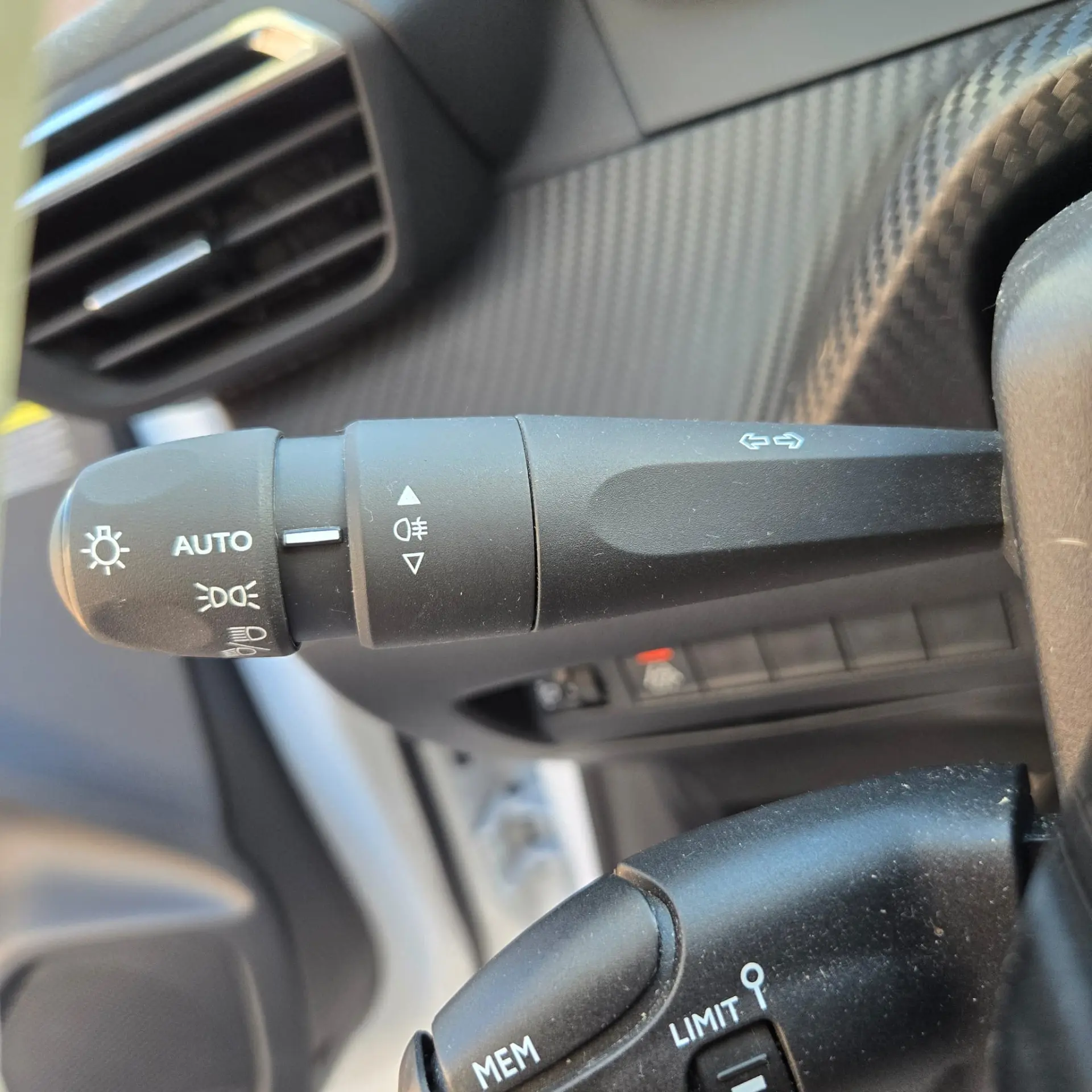 Peugeot e-208 50 kWh Allure ( COMERCIAL ) 10