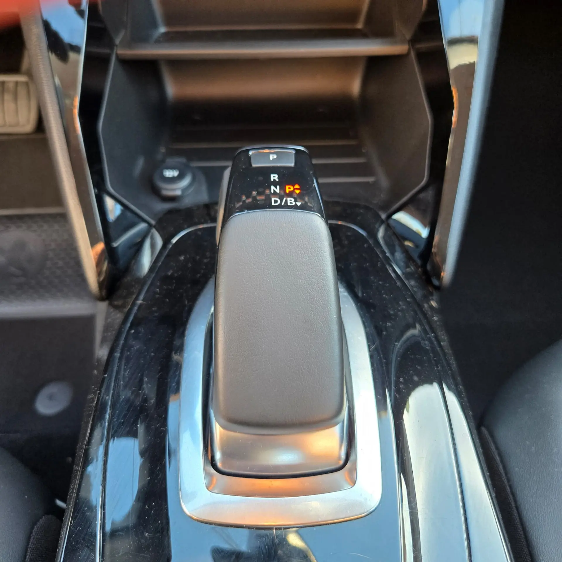 Peugeot e-208 50 kWh Allure ( COMERCIAL ) 16