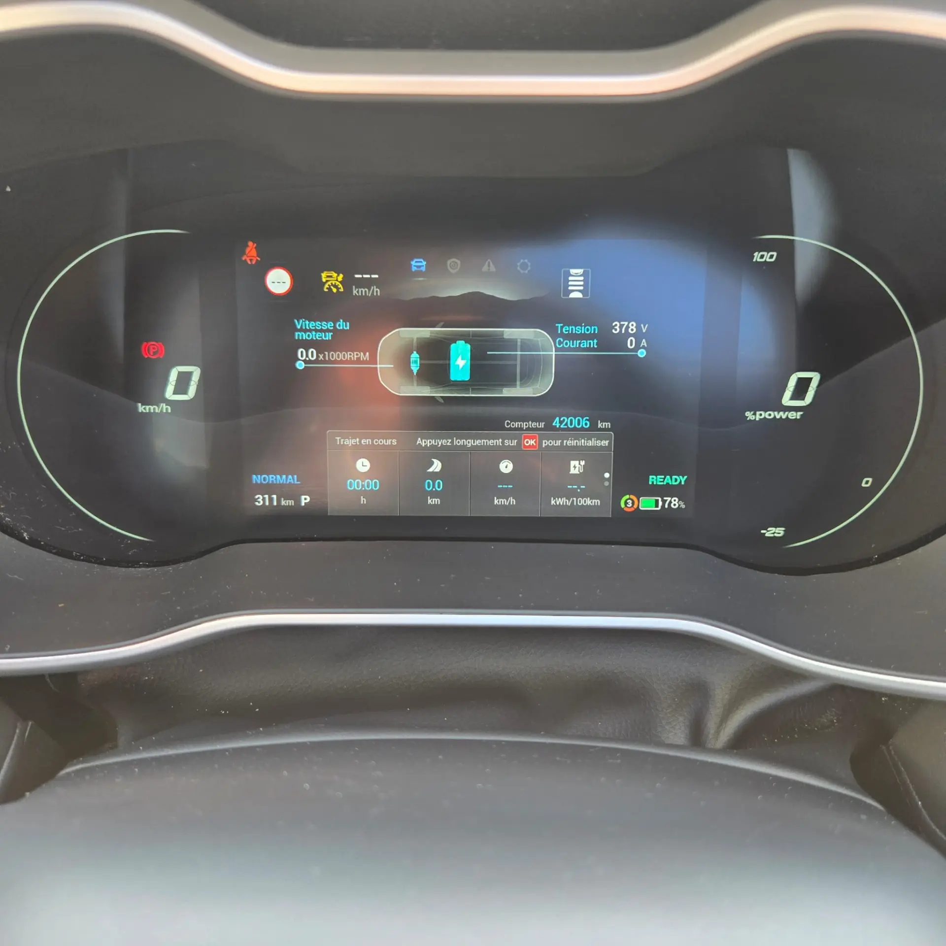 MG ZS Standard Luxury 72KW 22