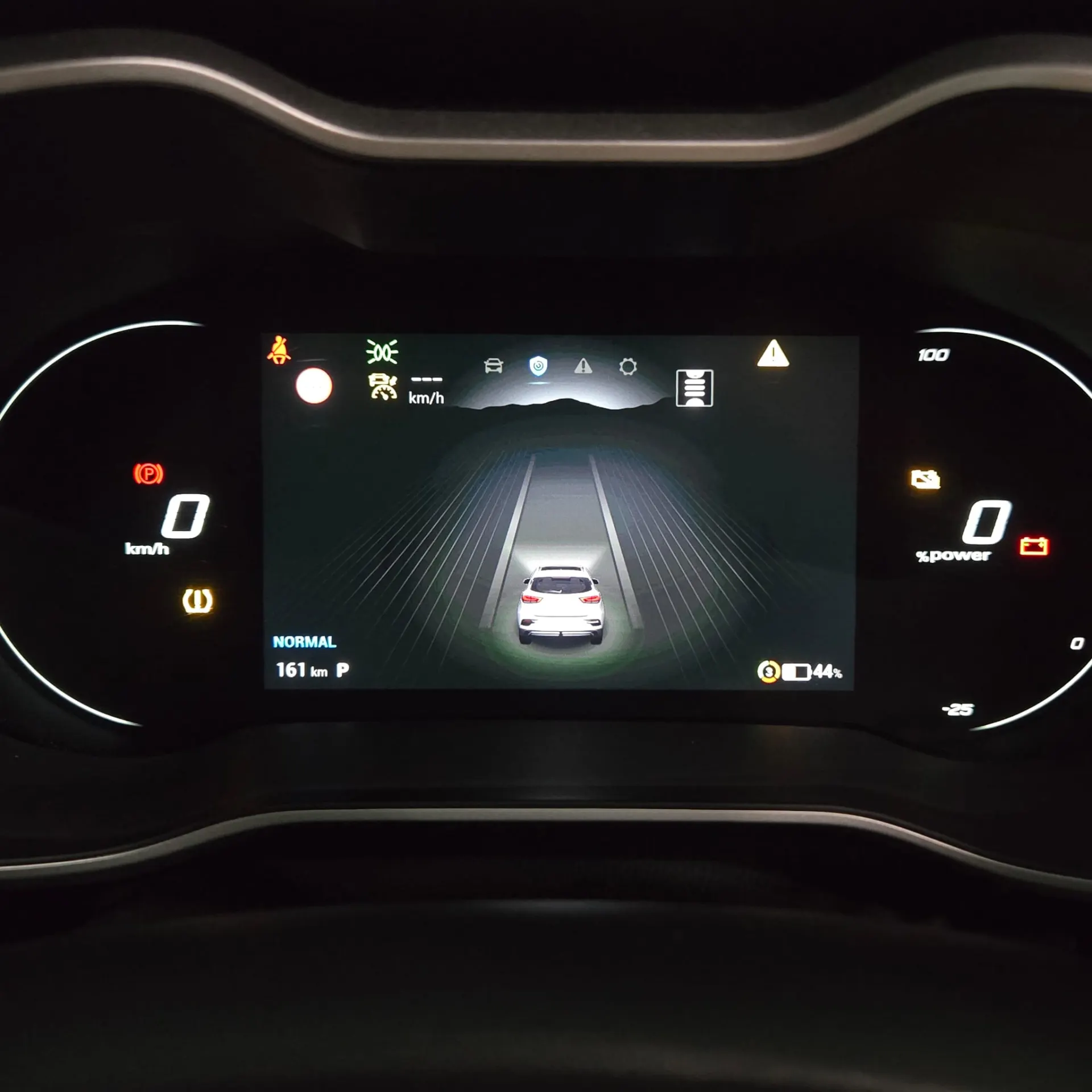 MG ZS Standard Luxury 72KW 10