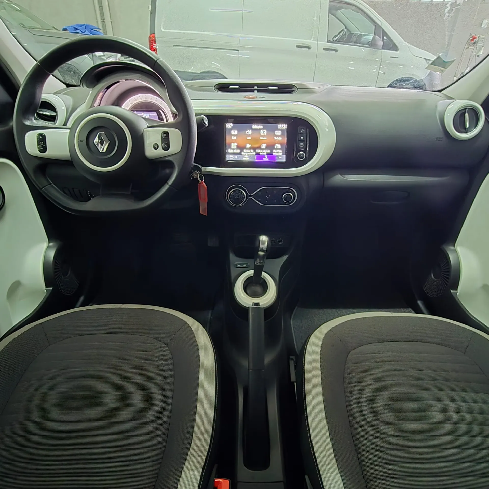 Renault Twingo Z.E. 22 Zen 10