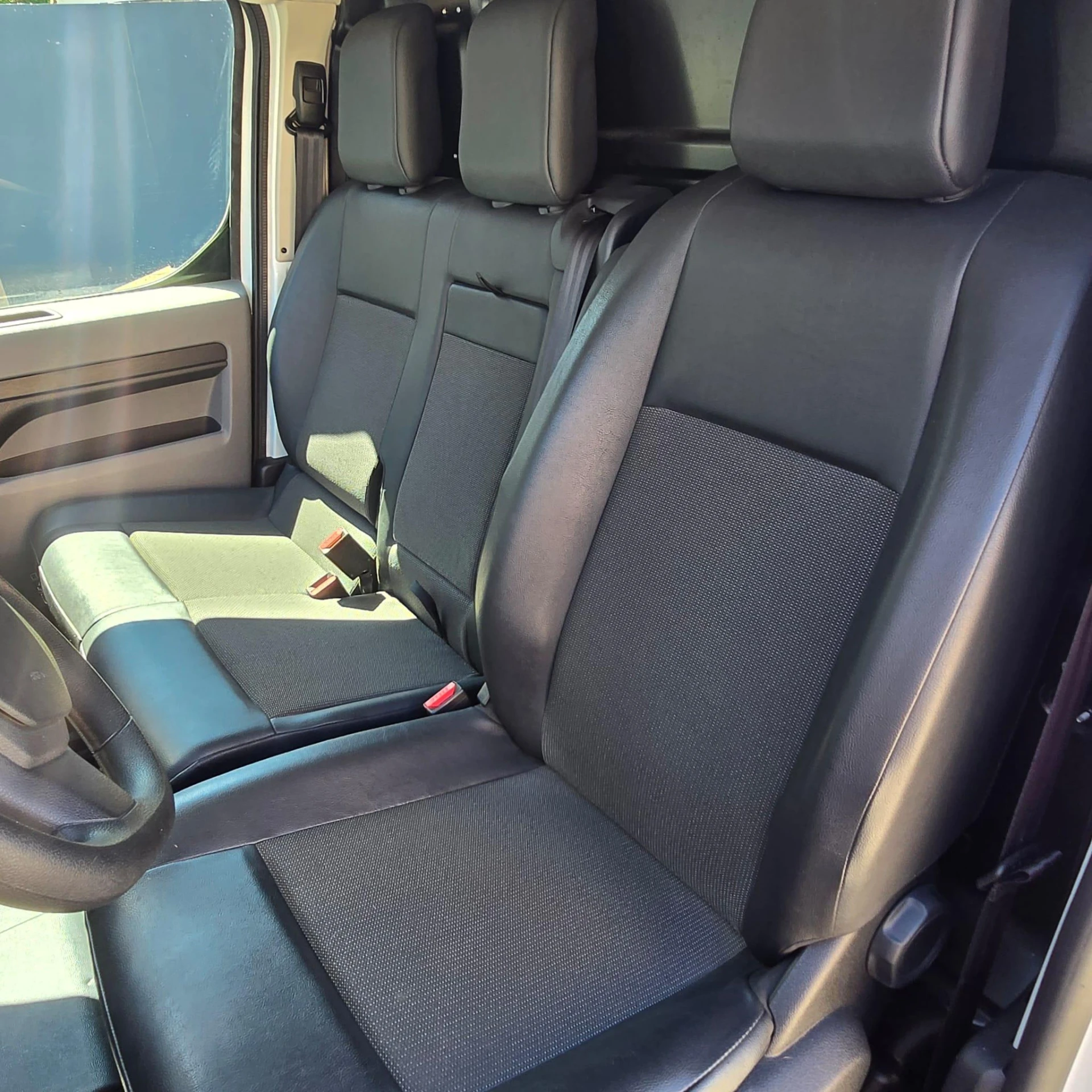 Peugeot e-Expert 75 kWh Semi-Vidrado Premium Standard 8
