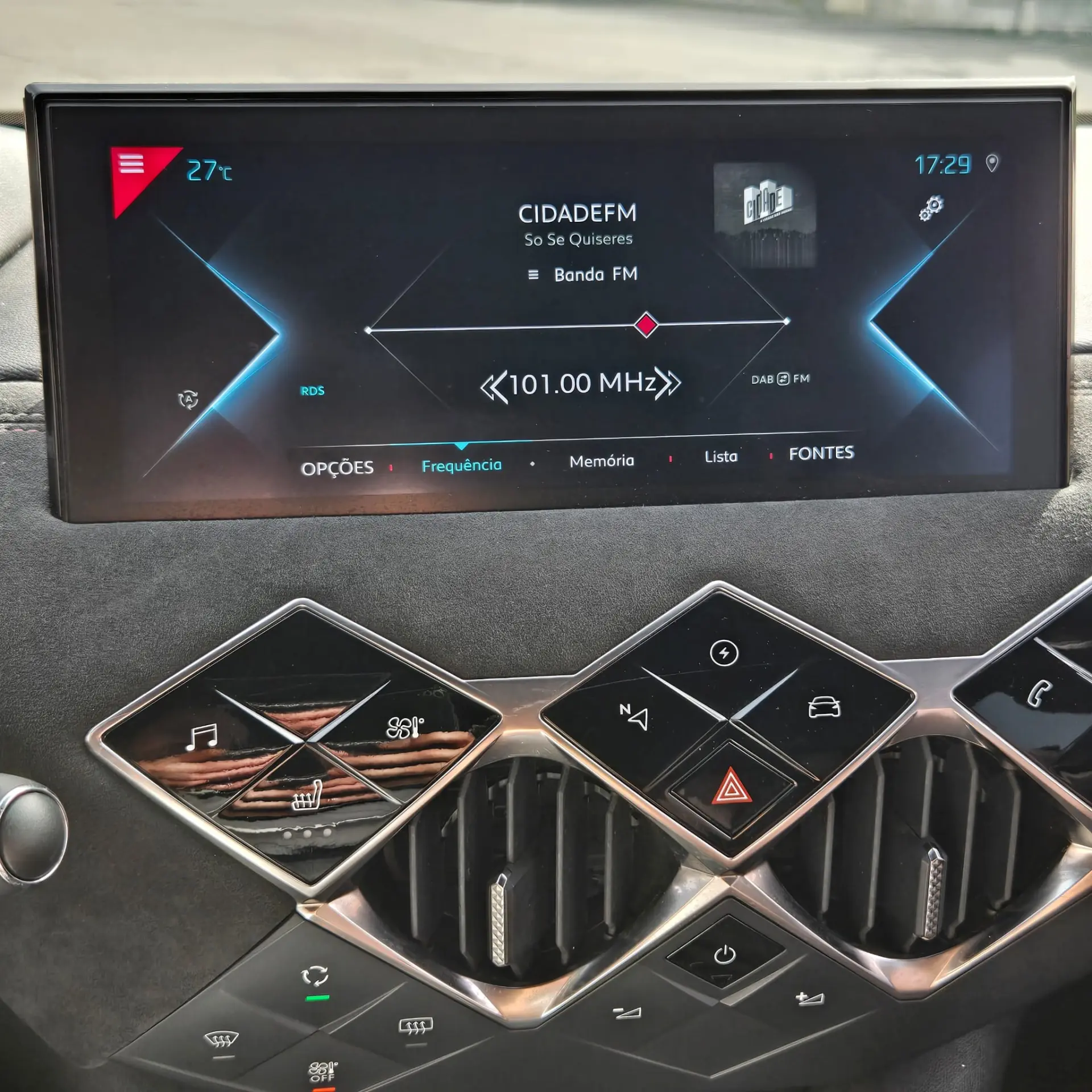 DS DS3 Crossback E-TENSE PERFORMANCE LINE 17