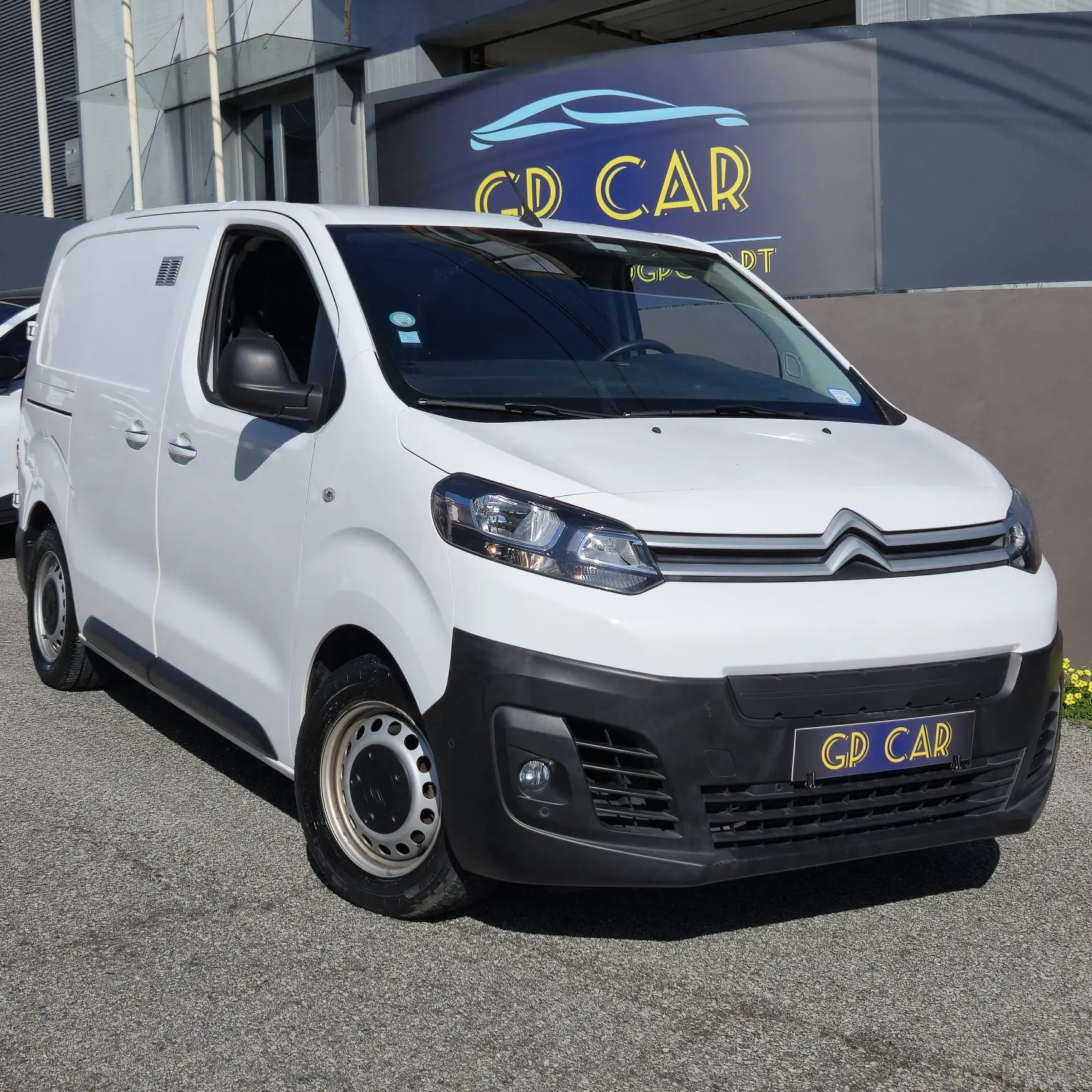 Citroen e-Jumpy Longa (50-kWh) 1
