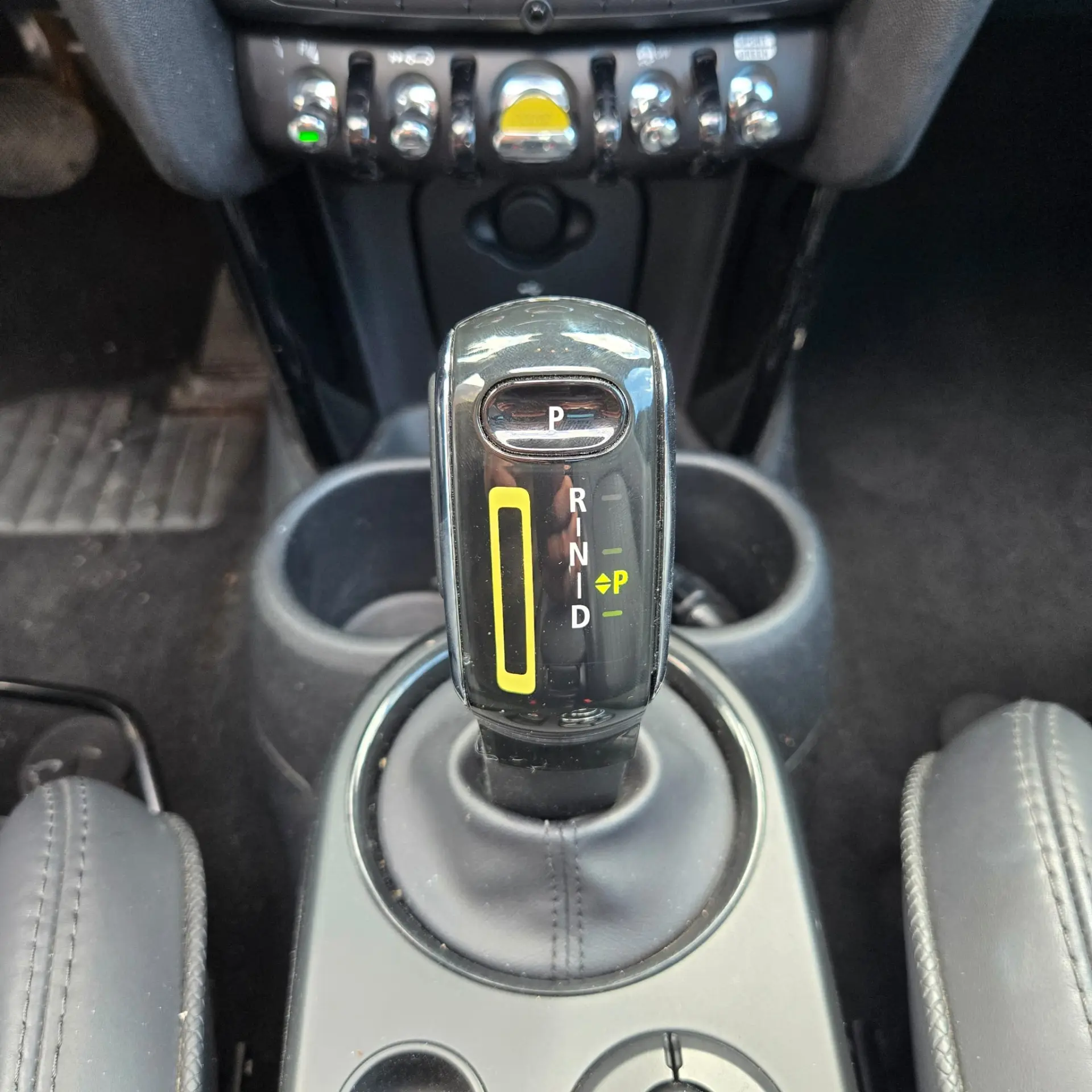 MINI 3 Portas Cooper SE Premium P. Resolute Edition 28