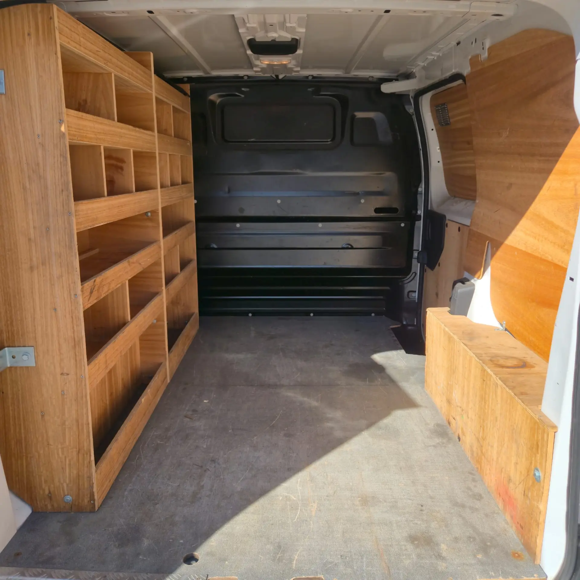 Citroen e-Jumpy Longa (50-kWh) 22
