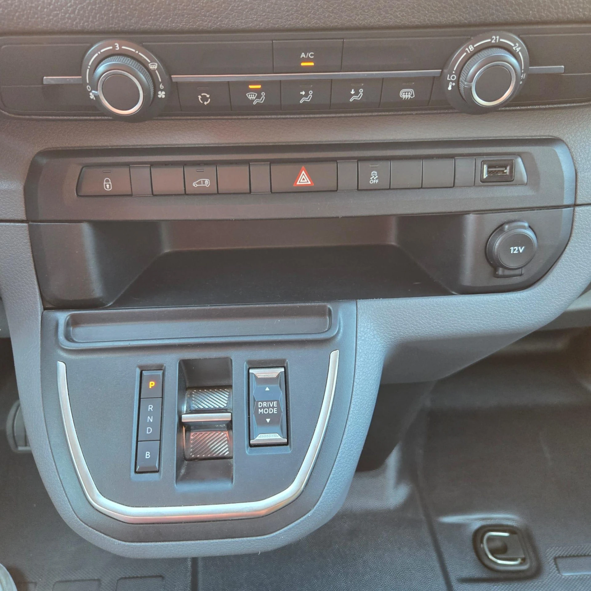 Peugeot e-Expert 75 kWh Semi-Vidrado Premium Standard 16