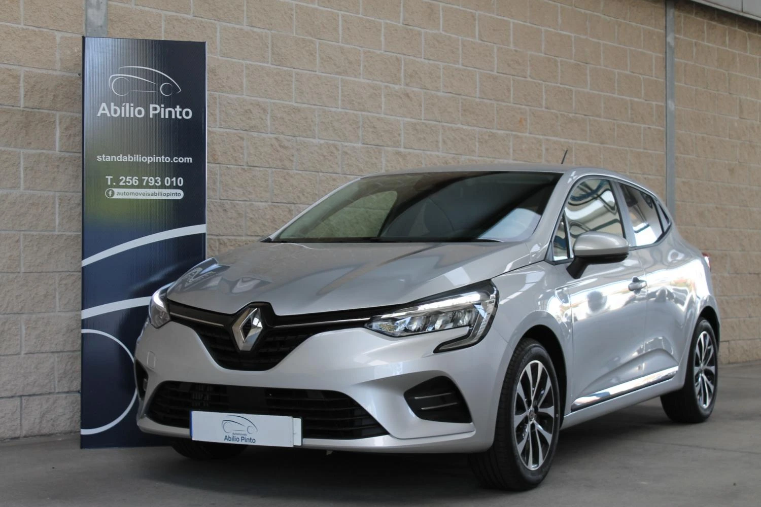 Renault Clio 1.0 TCE Intense 1