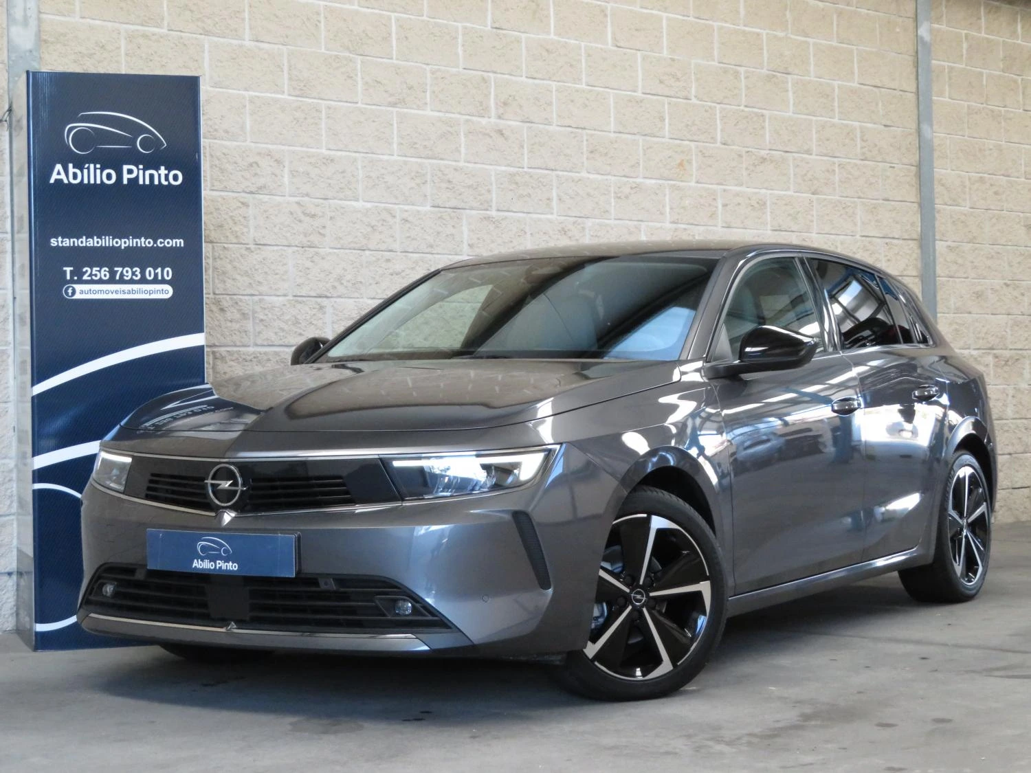 Opel Astra 1.2 T Elegance 1
