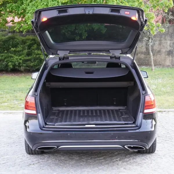 Mercedes-Benz E 300 Bluetec Hybrid Avantgarde 52