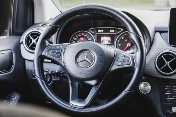 Mercedes-Benz Classe B 180D Ambition 21