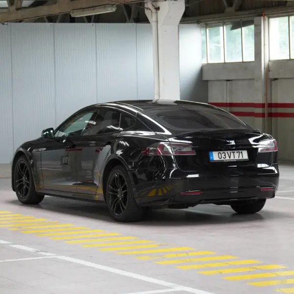 Tesla Model S 85 17