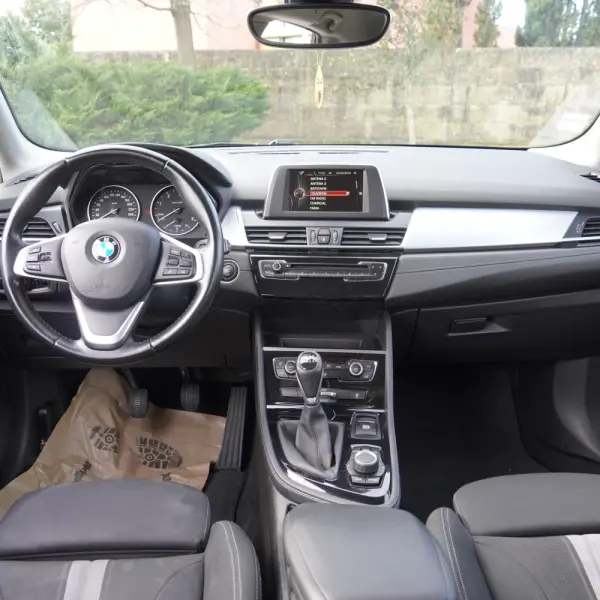 BMW 216 Active Tourer d 7