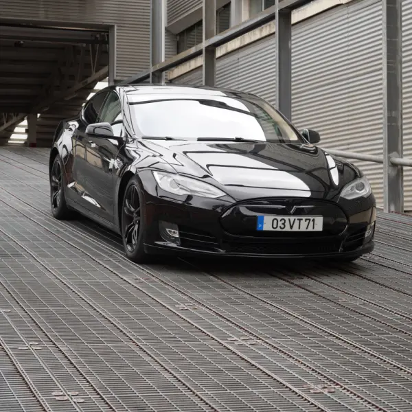 Tesla Model S 85 19