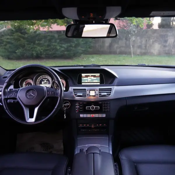 Mercedes-Benz E 300 Bluetec Hybrid Avantgarde 7