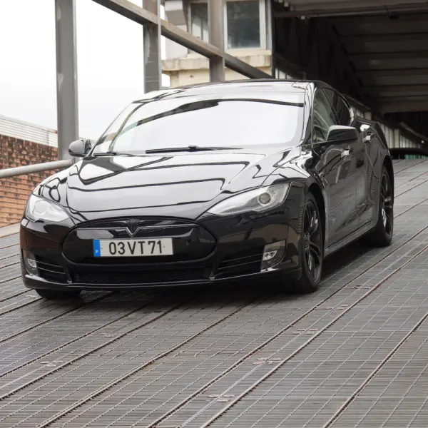 Tesla Model S 85 21