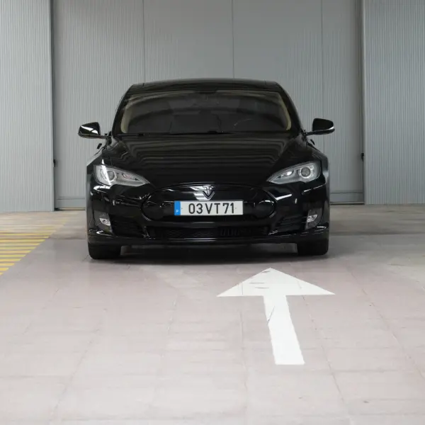 Tesla Model S 85 2