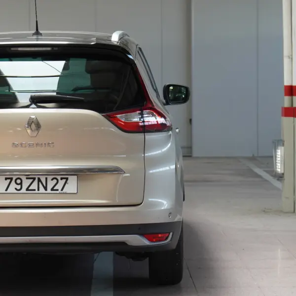 Renault Grand Scénic 1.7 Blue dCi Bose Edition EDC 51