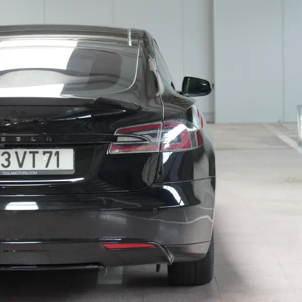 Tesla Model S 85 38
