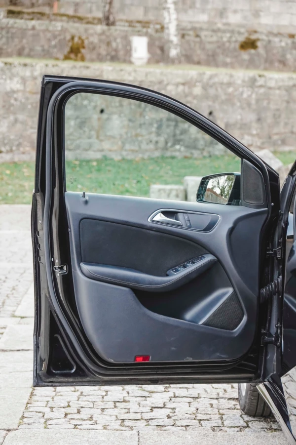 Mercedes-Benz Classe B 180D Ambition 32