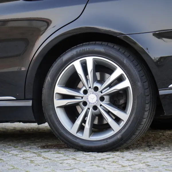 Mercedes-Benz E 300 Bluetec Hybrid Avantgarde 55