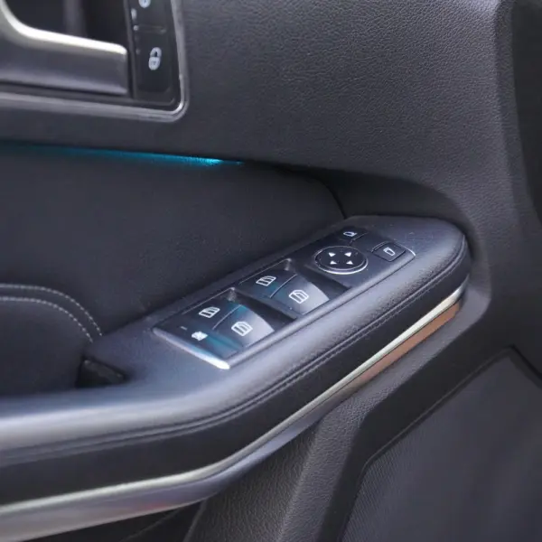 Mercedes-Benz E 300 Bluetec Hybrid Avantgarde 35