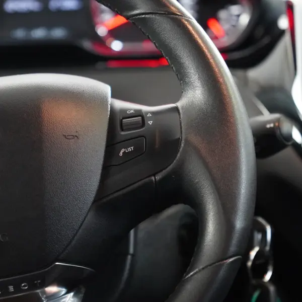 Peugeot 208 1.2 PureTech Style 19