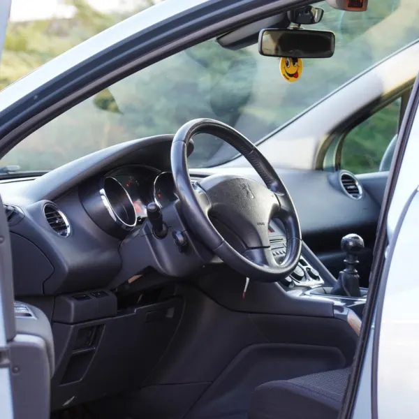 Peugeot 5008 1.6 HDi Premium 8