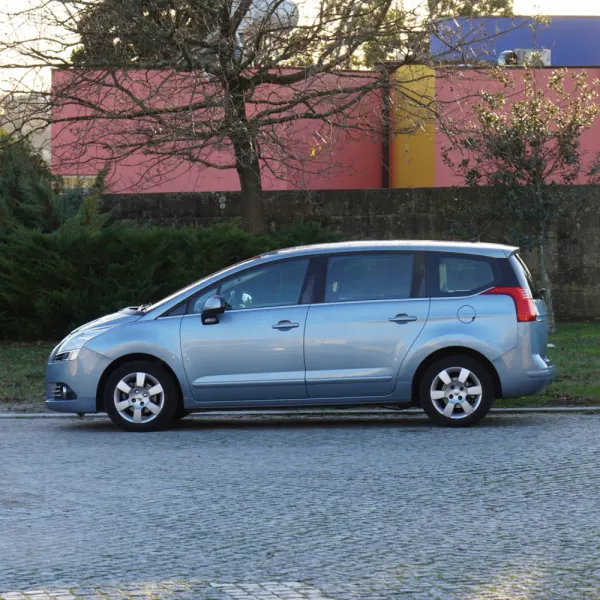 Peugeot 5008 1.6 HDi Premium 4