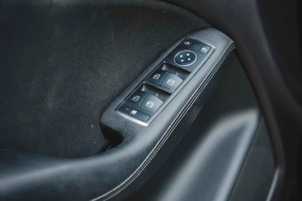 Mercedes-Benz Classe B 180D Ambition 25