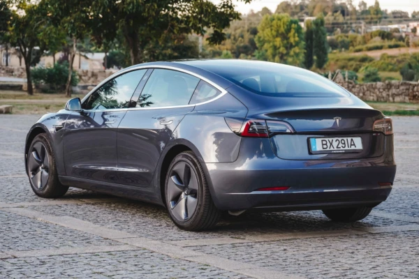 Tesla Model 3 Standard RWD Plus 6