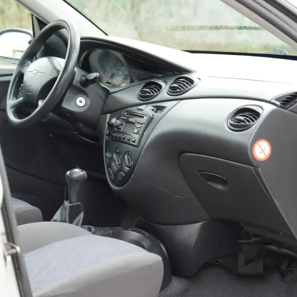 Ford Focus 1.4 Trend 9