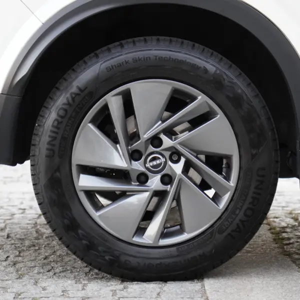 Nissan Qashqai 1.3 DIG-T MHEV 140 cv 49