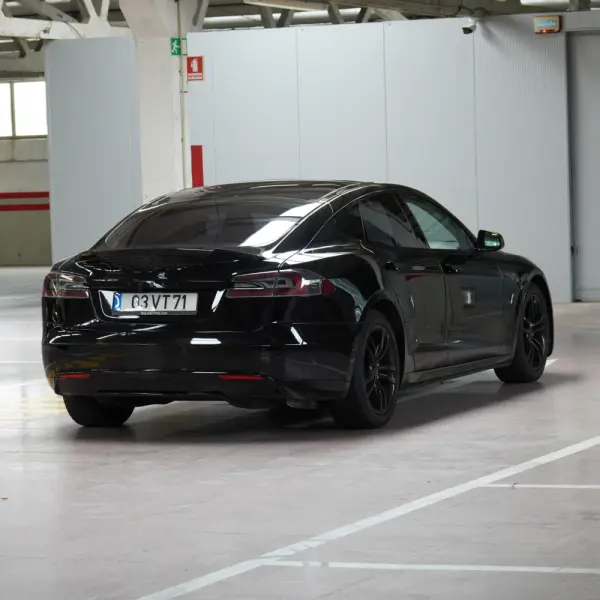 Tesla Model S 85 16