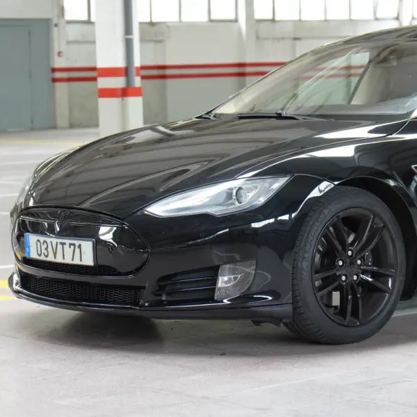 Tesla Model S 85 37