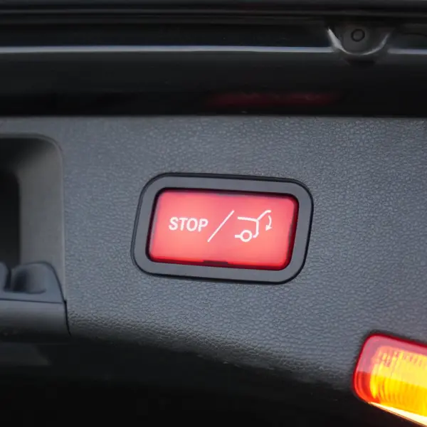 Mercedes-Benz E 300 Bluetec Hybrid Avantgarde 53