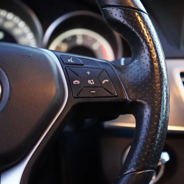 Mercedes-Benz E 300 Bluetec Hybrid Avantgarde 17